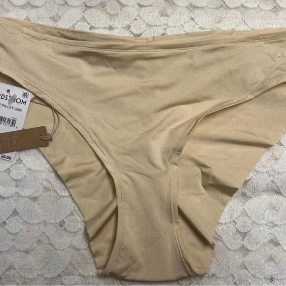 SKIMS WOMENS SIZE M EVERYDAY BRIEF SAND SMOOTHING FIT & FEEL PANTIES NEW TAGS - Picture 3 of 14